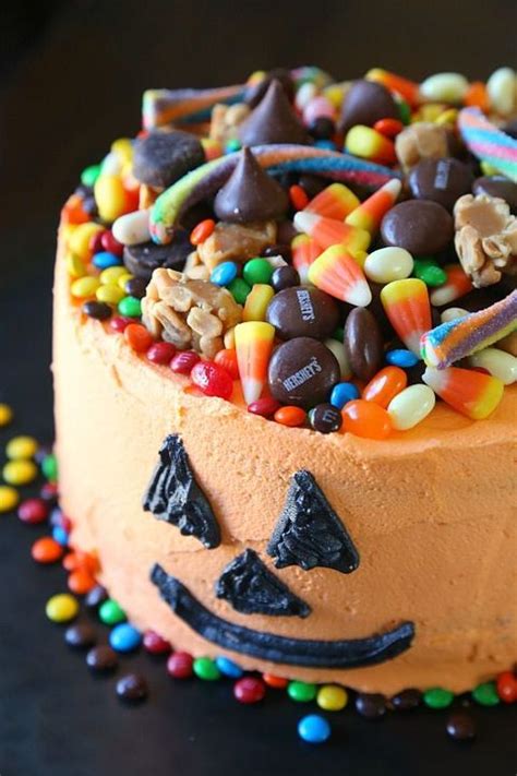 30 Spooky Halloween Cakes Easy Halloween Cake Ideas