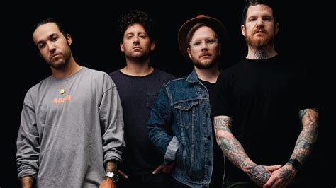 Fall Out Boy Membagikan Album Terbaru Mereka Love From The Other Side