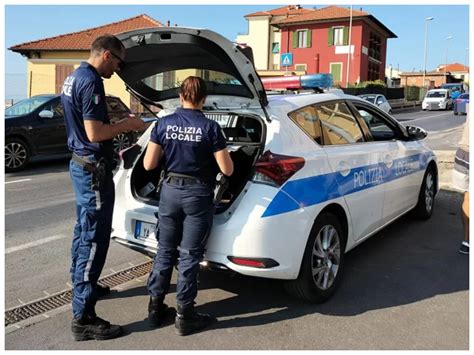 Imperia Provoca Un Incidente In Via Santa Lucia E Fugge Enne