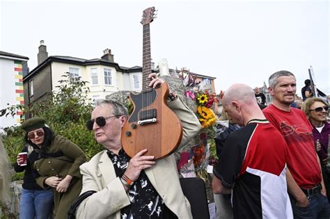 Sinead O’Connor’s Funeral: Photos – Hollywood Life