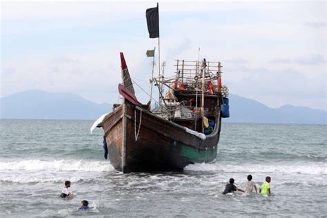 Kapal Imigran Rohingya Terlihat Di Laut Aceh Kumparan