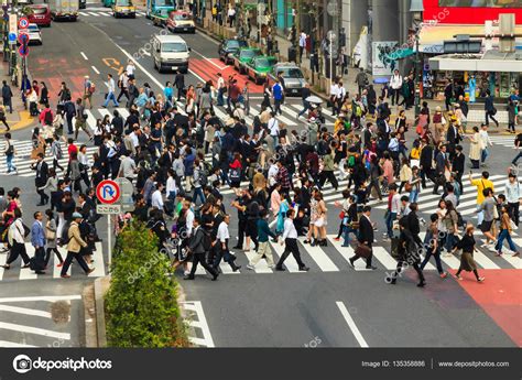 Descargar TOKIO JAPÓN 12 DE OCTUBRE DE 2016 Muchos peatones