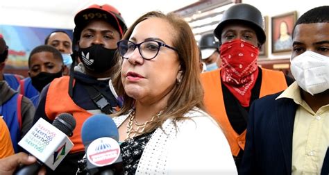 Gobernadora Rosa Santos Entrega Bonos A Asociaciones Y Federaciones De