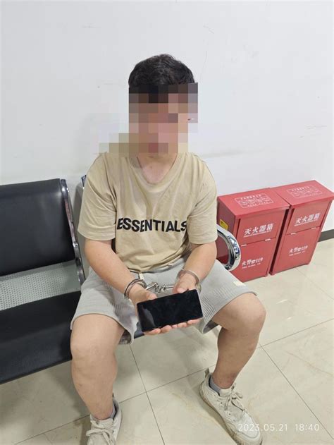 男子趁婆婆跳广场舞时偷其手机，后盗刷2030元，在酒店准备退房时被民警抓获 腾讯新闻