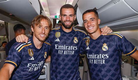 Kurios Real Madrid präsentiert neues Auswärtstrikot im Flugzeug