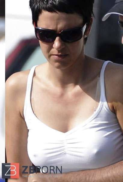 Bra Less Stiff Nips Pokies ZB Porn