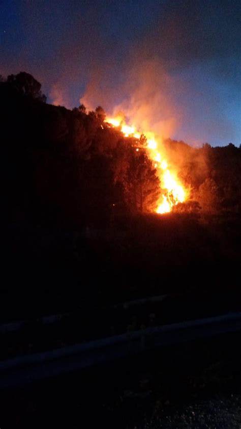 Canadair In Azione Per Domare Incendio A Monterosso Almo Monterosso Almo