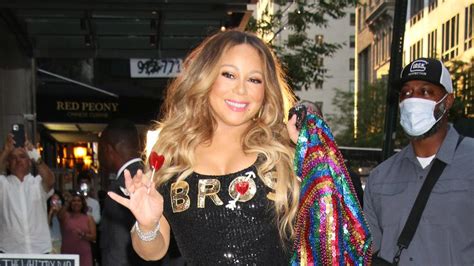 Mariah Carey Flashes Toned Legs In A Miniskirt Before Defrosting On Ig