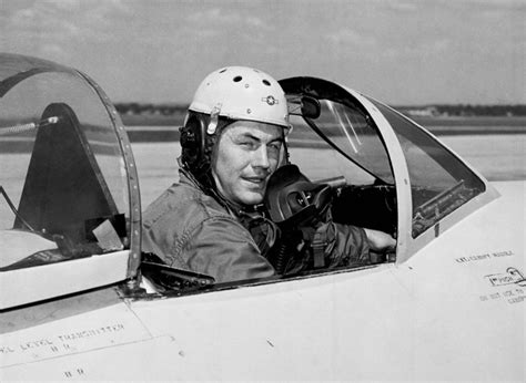 Murió Chuck Yeager la historia del primer piloto que logró romper la