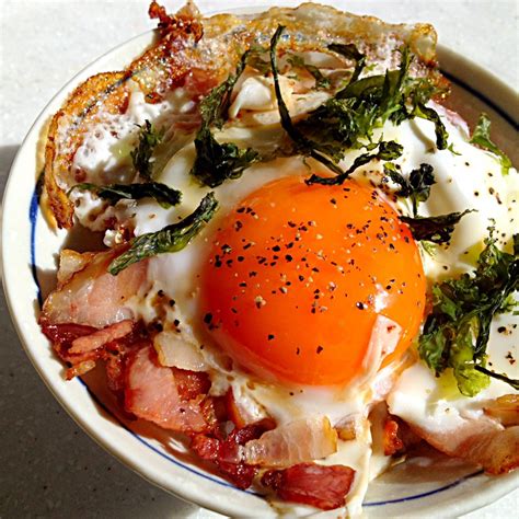 ズボラさんにおすすめ！朝食にぴったりの「目玉焼き丼」アイデアまとめ Macaroni