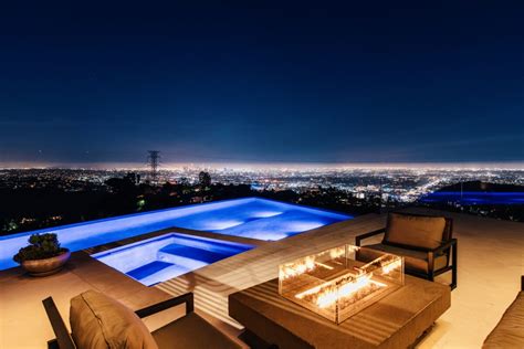 Modern Hollywood Hills Estate — Luxury Vacation Rental