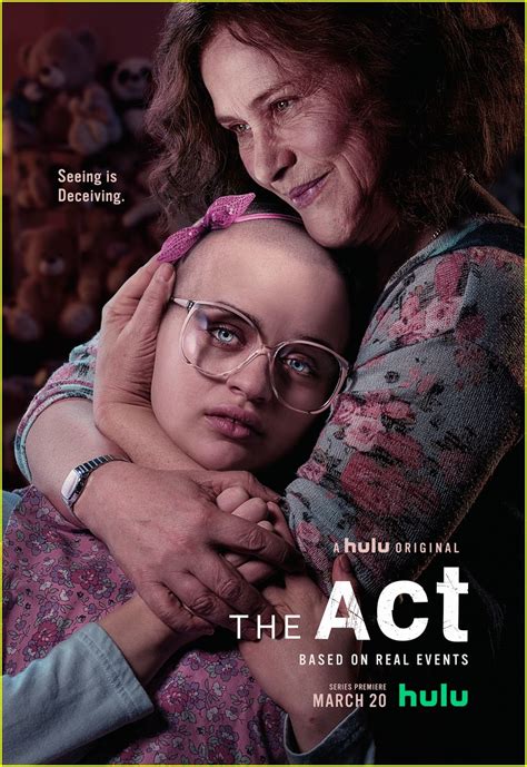 Joey King Transforms Into Gypsy Blanchard for Shocking 'The Act ...