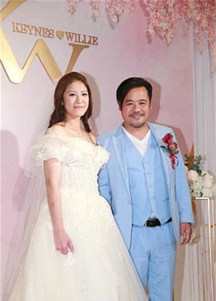 Tvb绿叶王韦家雄与小20岁的女友邓楚雅举行婚礼