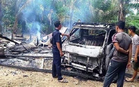 Mobil Pikap Dan Pondok Tiba Tiba Terbakar Di Lamandau