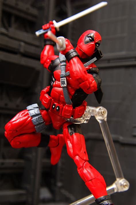 Plastic Heap Marvel Legends Series Deadpool Classic