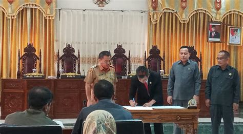 Dprd Sekadau Beri Rekomendasi Lkpj Bupati Aron Akan Jadikan