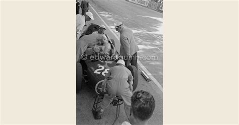 Stirling Moss Vanwall Vw Stops At The Pits With Valve Problems