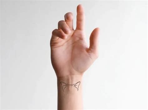 17 Cat Tattoo Ideas for the Wrist - besttattoo.wiki - Unveiling ...