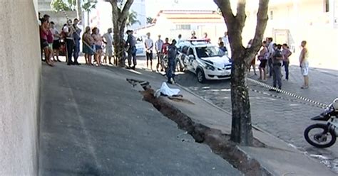 G Idoso Morre Ao Cair Em Buraco Perto De Posto De Sa De No Es