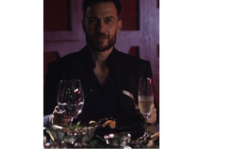 Compras em sex shop mais de 500 peças só para desfiles roupas trabalhosas para Angel Saiba