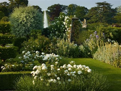 Arabella Lennox Boyd Garden In Cheshire