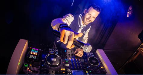 De Zingende Dj Boeken Of Inhuren Easybookings