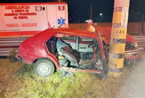 Cuenca Dos Heridos Graves Tras El Choque De Un Auto Contra Un Poste De