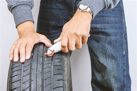 Métodos de urgencia para la reparación de un pinchazo en un coche