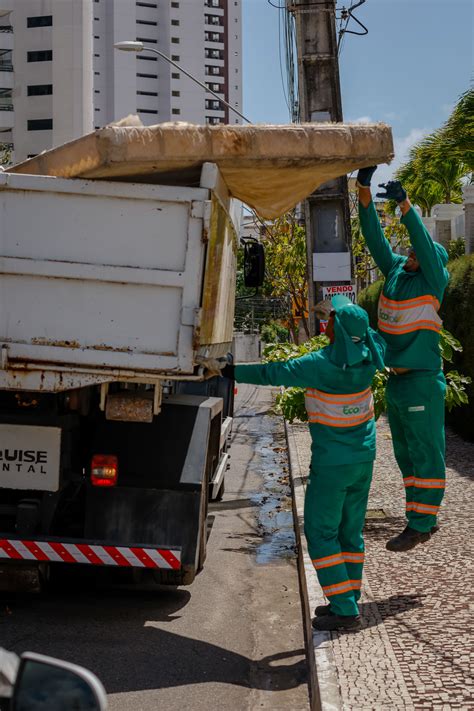 Operação Recolhe 35 Toneladas De Materiais Volumosos Das Vias De Fortaleza