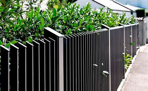 Aluminum Vs Metal Fences: Cost, Durability, and Customization Compared