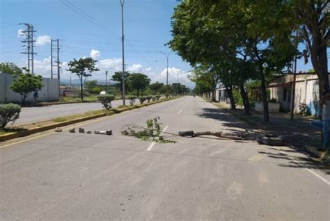 Sucre Inundaciones Mantienen Acorraladas A Las Familias De Cuman