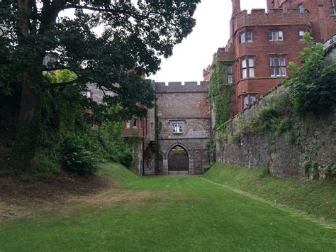 Ruthin Castle | Parks and Gardens (en)