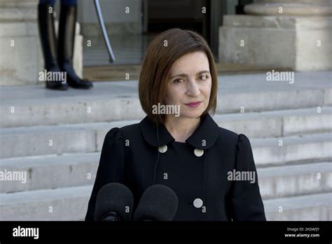 El Presidente De Moldavia Maia Sandu Escucha El Discurso De