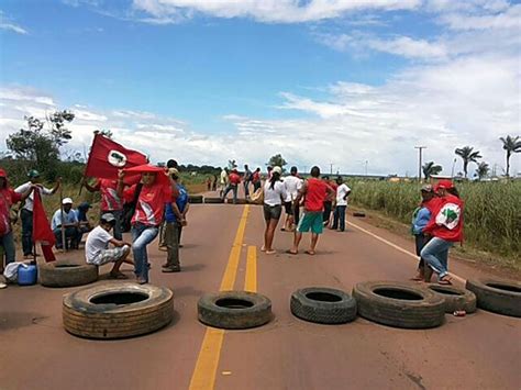 G Trabalhadores Sem Terra Fecham Trecho De Rodovia De Mt Em Protesto