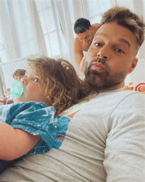 Una Princesa As De Bonita Luce La Hija De Ricky Martin Y Jwan Yosef