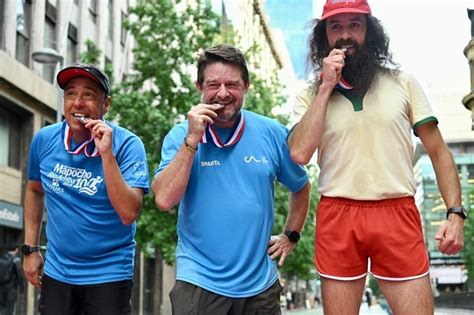 País Gobernador Orrego y Forrest Gump chileno realizan corrida por