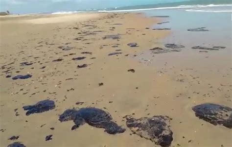 ACONTECEU DE NOVO MANCHAS DE ÓLEO ATINGEM 64 PRAIAS DO CEARÁ ÁGUA