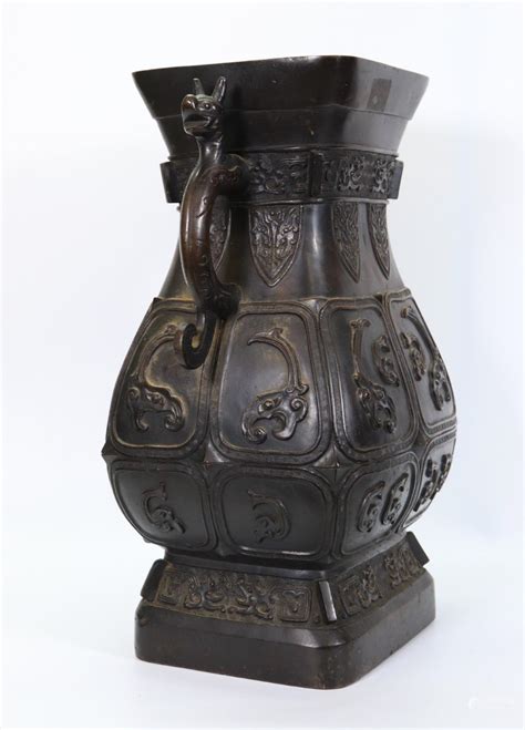 Bidlive Large Chinese Archaistic Bronze Zhou Type Wine Hu