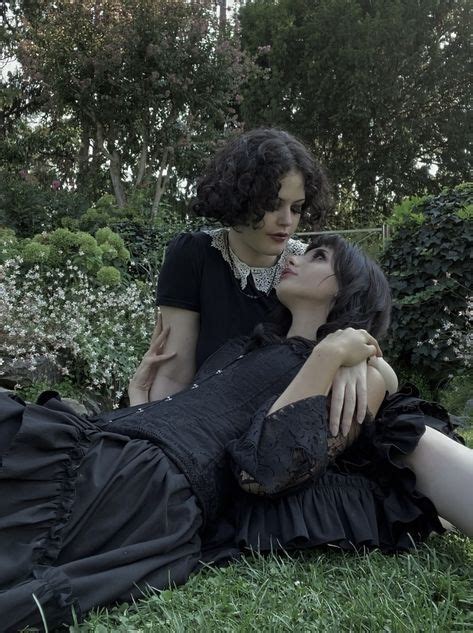 Gothic Aesthetic Couple Aesthetic Romantic Goth Girl Couple Cute Lesbian Couples Gothic