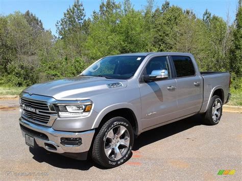 Billett Silver Metallic 2019 Ram 1500 Laramie Crew Cab 4x4 Exterior Photo 126771364