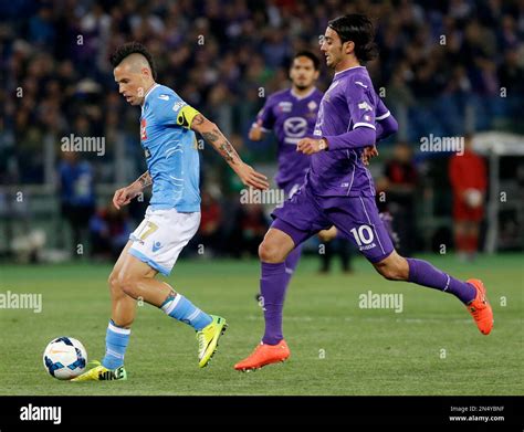 Fiorentina S Alberto Aquilani Right And Napoli S Marek Hamsik Fight