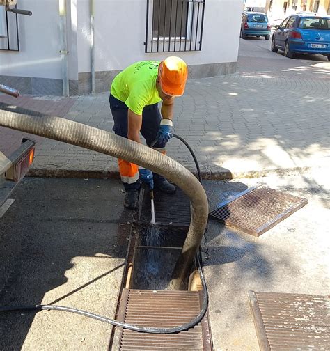 Se Intensifican Las Labores De Limpieza De La Red De Saneamiento Y Los