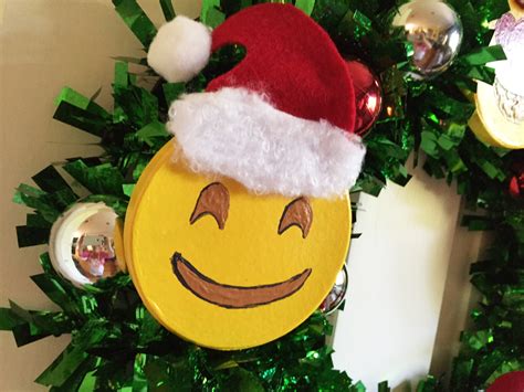 DIY EMOJI Christmas Wreath and Tree - Handmade Happy Hour