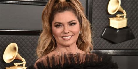 Shania Twain Debuts New Blonde Hair Look and Is Now Completely ...