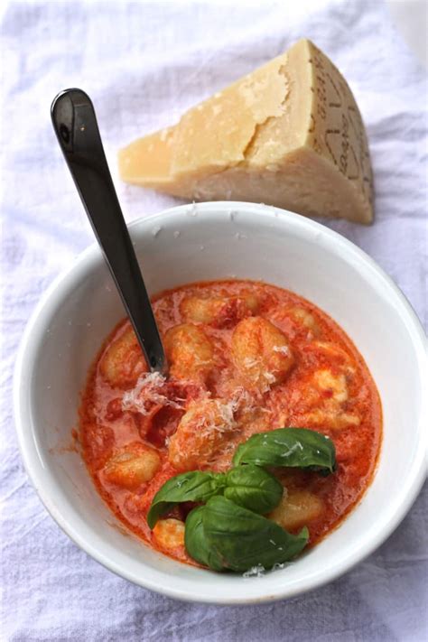 Gnocchi With Pomodoro Sauce Female Foodie