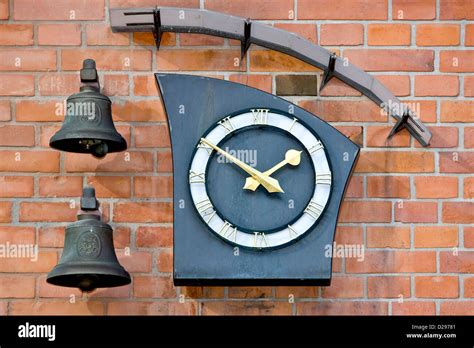 Glocke Mit Zwei Glocken Stockfotos Und Bilder Kaufen Alamy