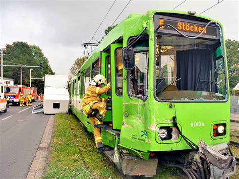 Verkehrsunfall Zwischen LKW Und Stadtbahn Vier Verletzte September