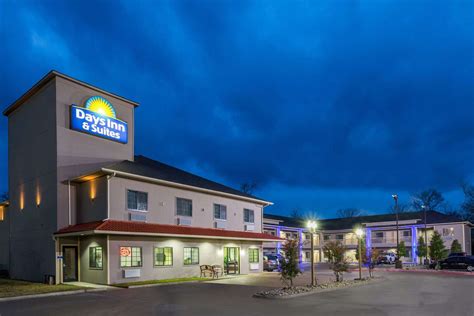 Days Inn & Suites Madisonville, TX - See Discounts