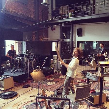 Yuk Intip Serunya Proses Rekaman Muse Di Studio Band Asal Inggris Ini