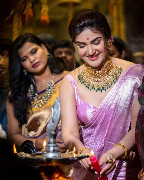 Honey Rose Looks Gorgeous In Silk Saree Telugu Rajyam Photos